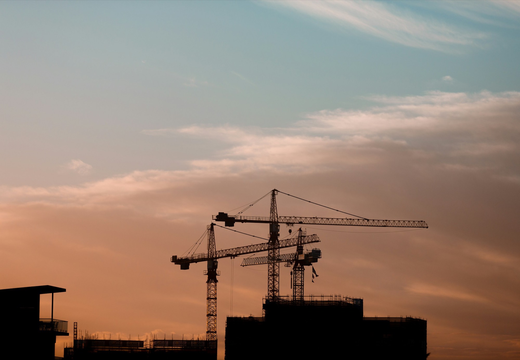 Gru su un cantiere edile in corso